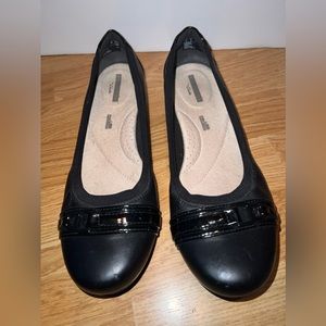 Women's Clarks Sara Tulip Ballet Flat size 8 in black